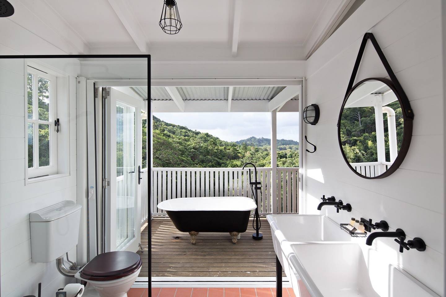 A cute little cottage perched on the hillside in the Noosa hinterland